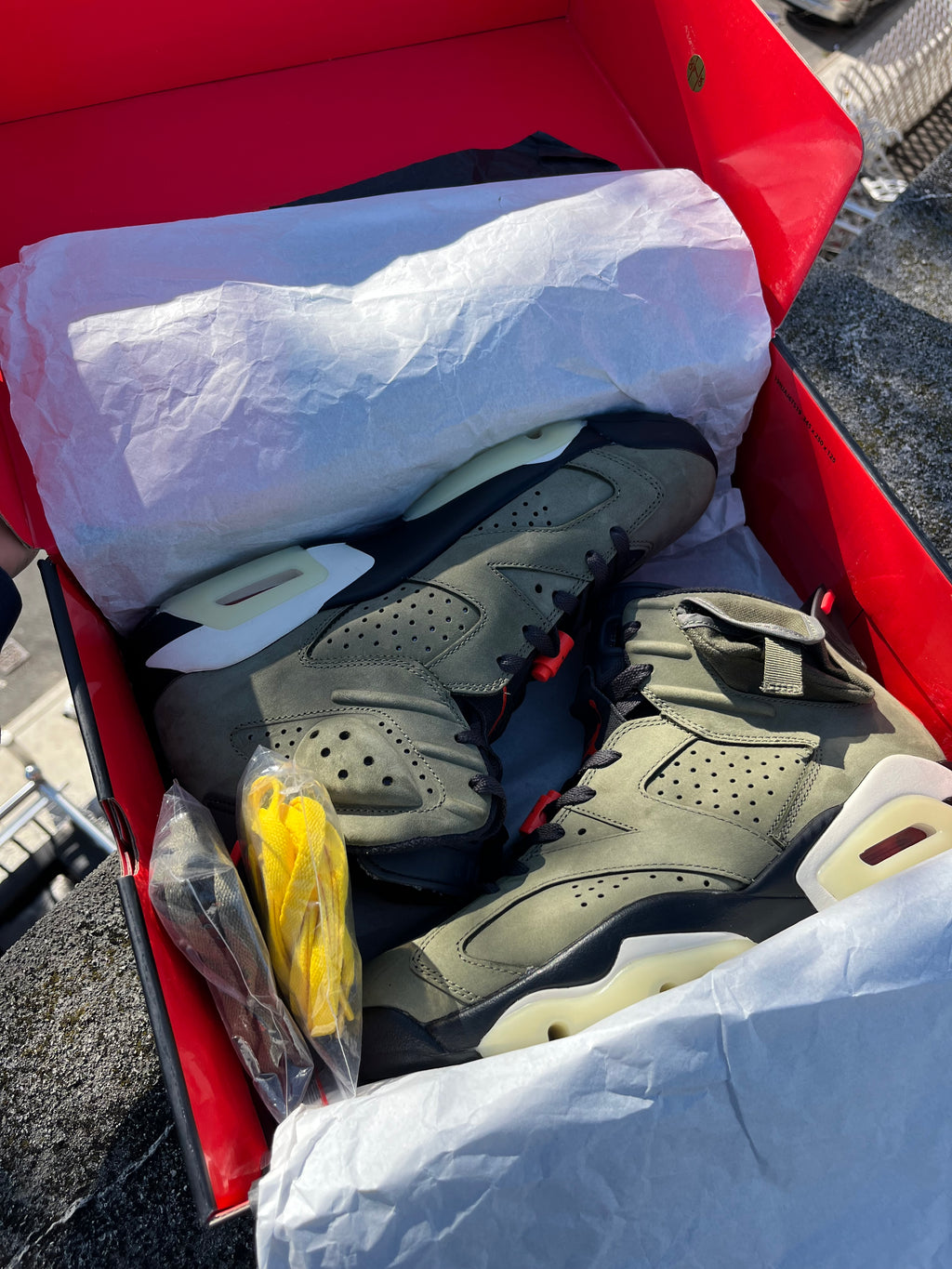 JORDAN 6 RETRO TRAVIS SCOTT
