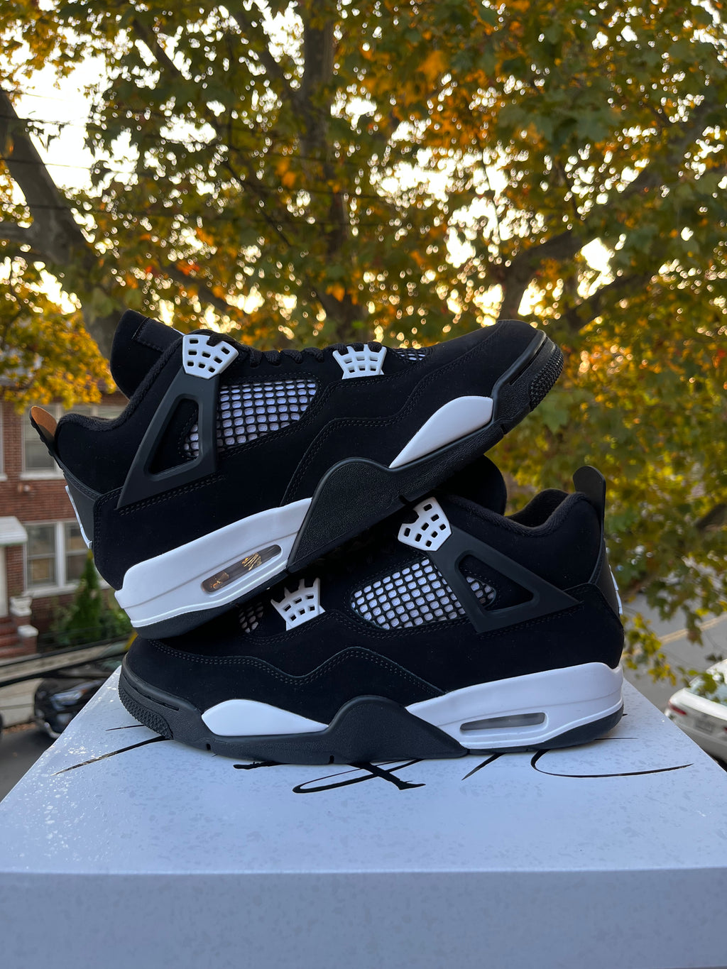 JORDAN 4 RETRO WHITE THUNDER