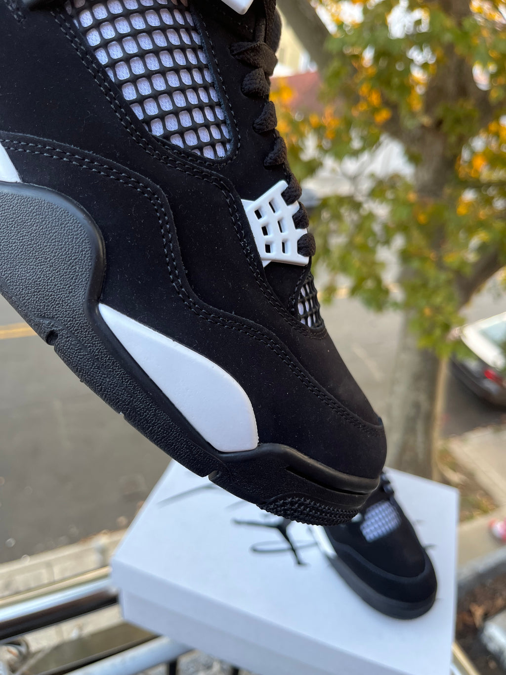 JORDAN 4 RETRO WHITE THUNDER