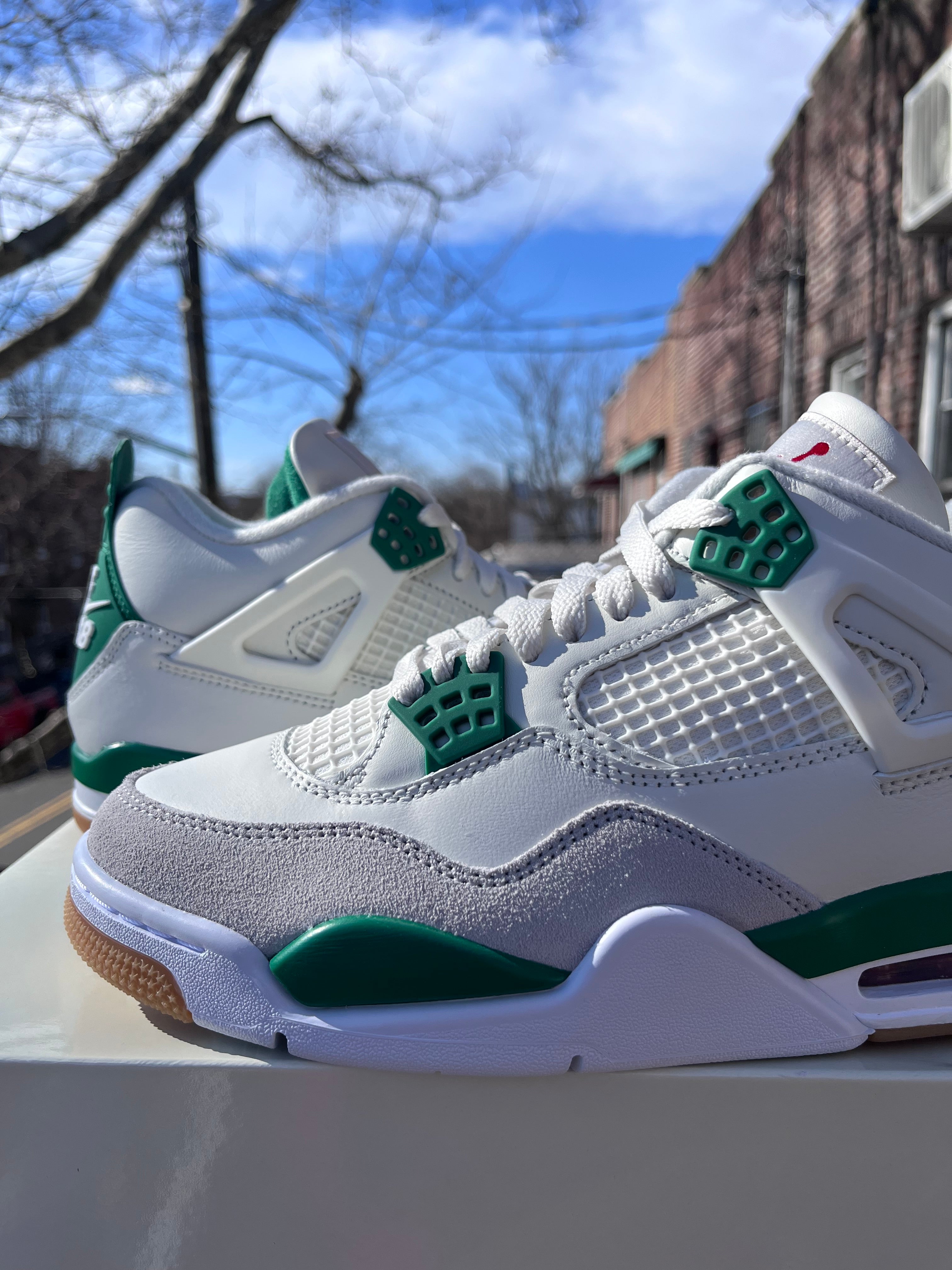 Jordan 4 Retro SB VERDE PINO