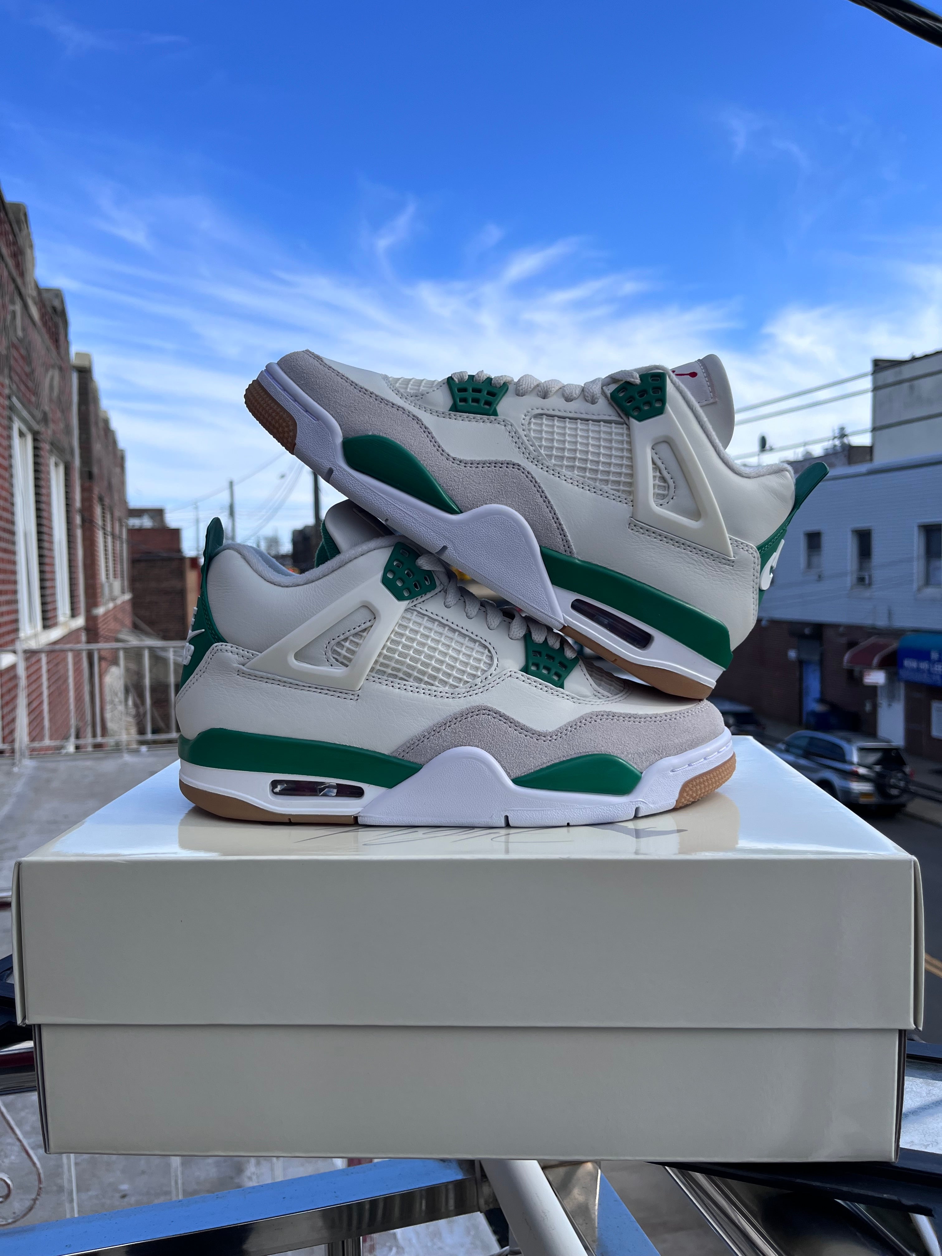 Jordan 4 Retro SB VERDE PINO