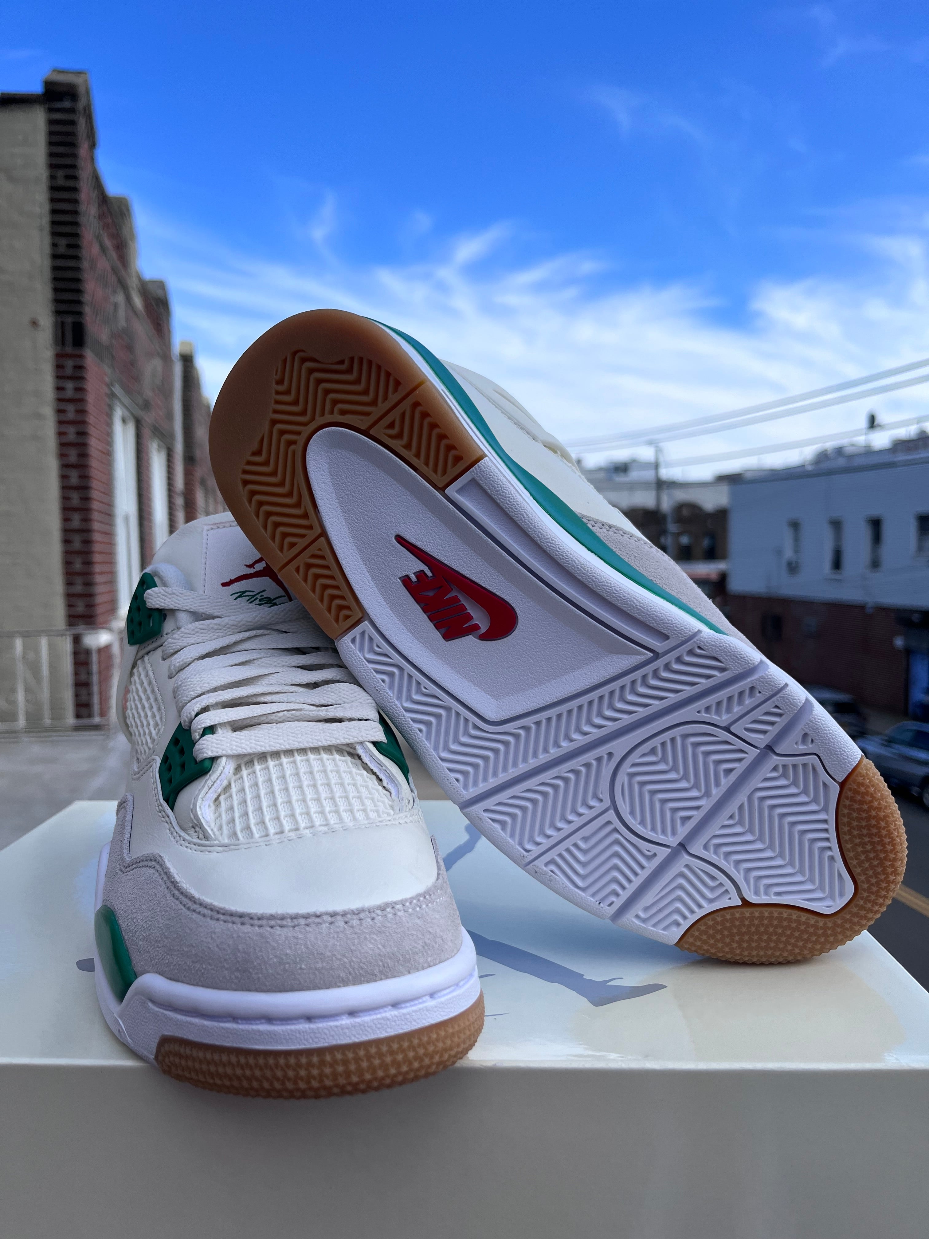 Jordan 4 Retro SB VERDE PINO
